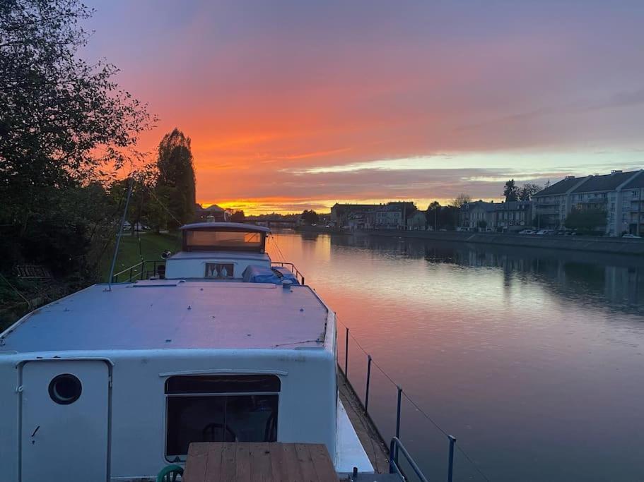 Botel Peniche A 25 Mn De Paris